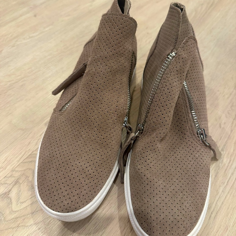 Steve Madden Suede Bootie sneaker
